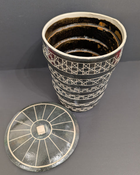 Beehive Pot with Lid