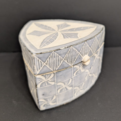 Triangle Garlic Keeper