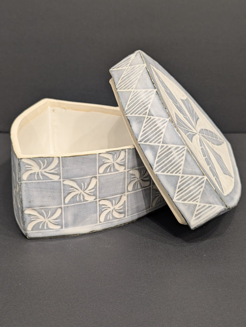 Triangle Garlic Keeper