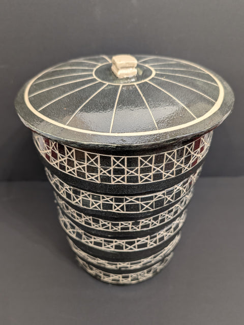Beehive Pot with Lid