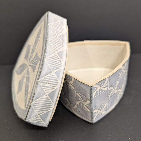 Triangle Garlic Keeper