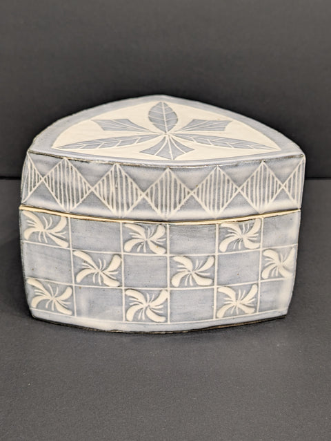 Triangle Garlic Keeper