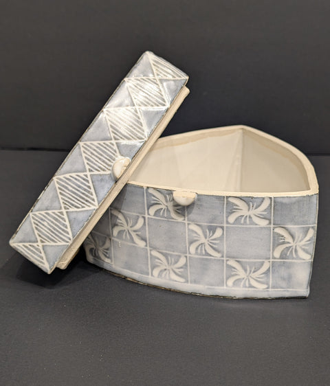 Triangle Garlic Keeper