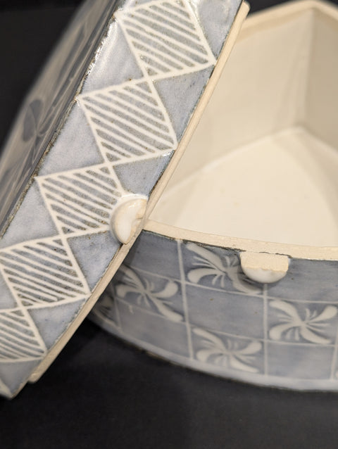 Triangle Garlic Keeper