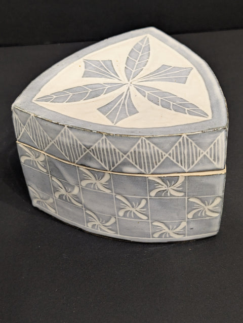 Triangle Garlic Keeper