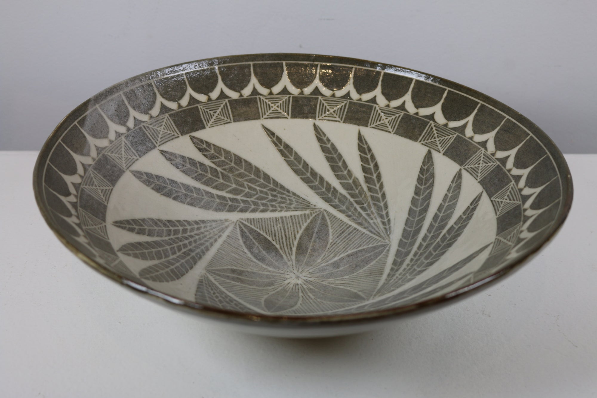 Wide Ceramic Bowl with Decorative Leaves