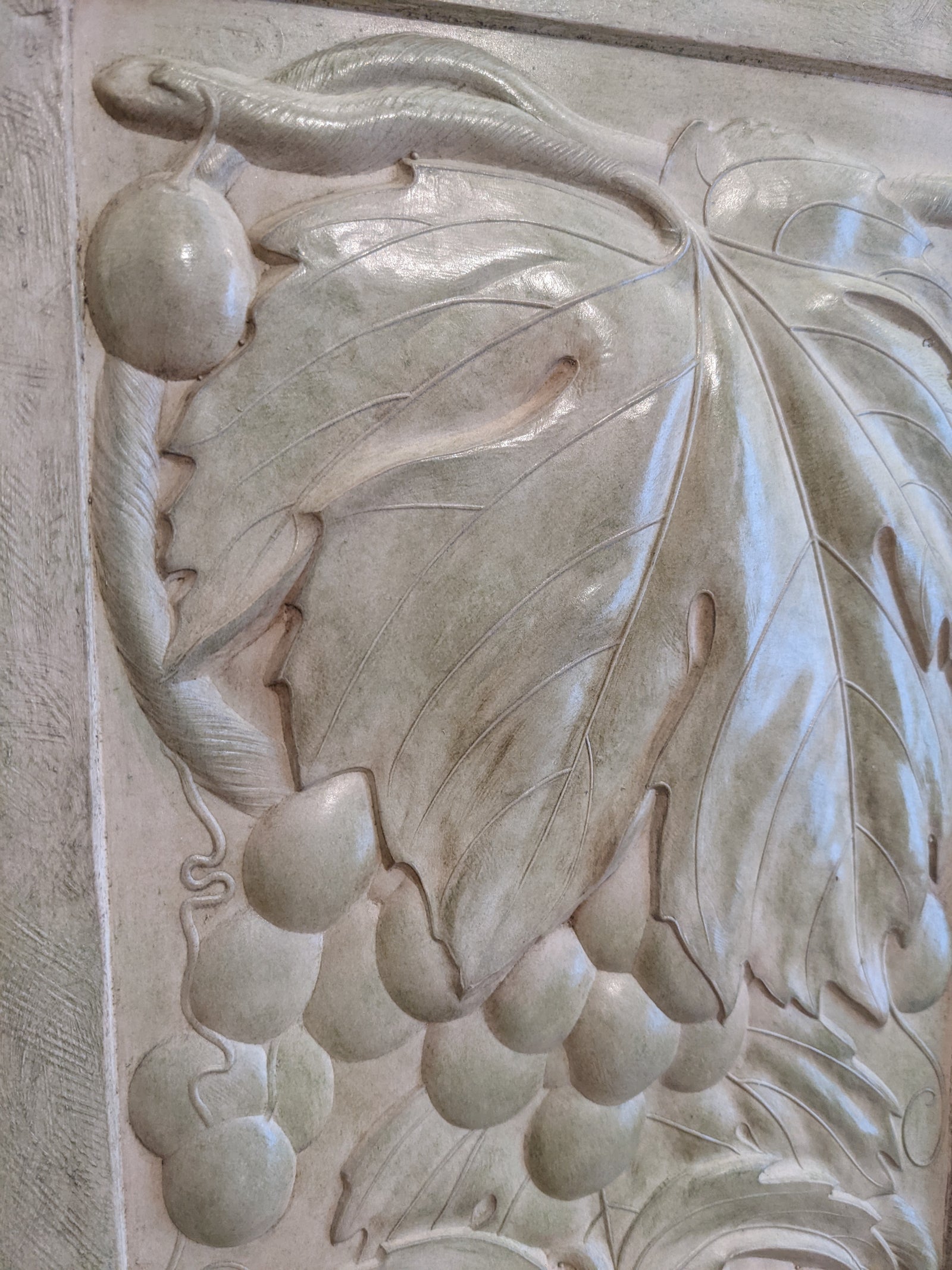 Stone Cast Grape Vine Plaque